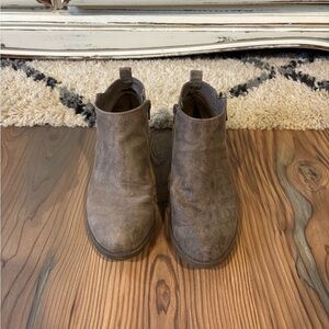 Grey Ankle Boots with Suede Texture and Slip-On Design